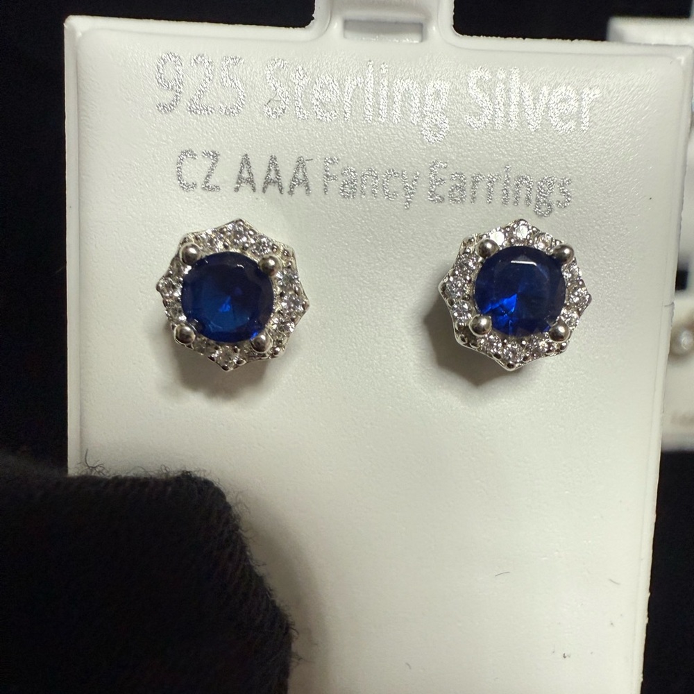 Elegant 925 Sterling Silver Earrings with Blue Sapphire.